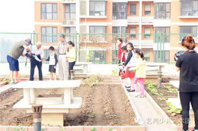 公益先行,艺冉中心、笑动百华剧场走进龙振养老院 公益先行,艺冉中心、笑动百华剧场走进龙振养老院