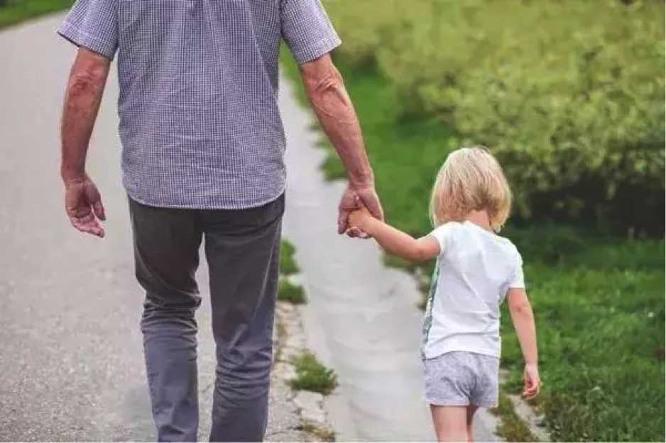 如何正确处理癫痫治疗与家庭教育之间的关系？