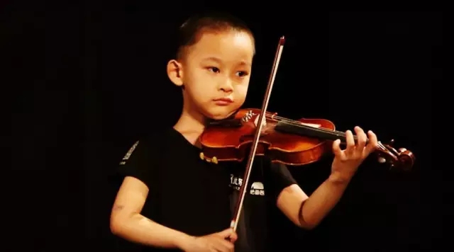 学习小提琴让孩子懂得坚持学会美的听觉艺术 学习小提琴让孩子懂得坚持学会美的听觉艺术