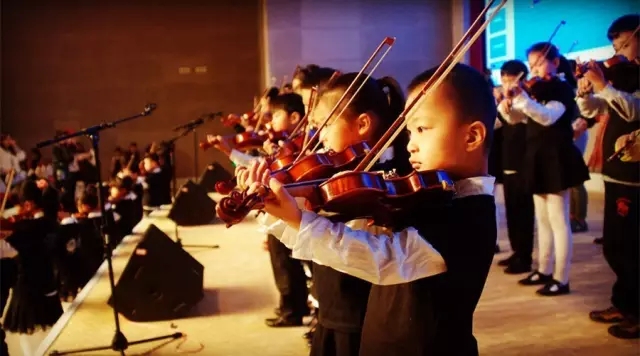 学习小提琴让孩子懂得坚持学会美的听觉艺术 学习小提琴让孩子懂得坚持学会美的听觉艺术