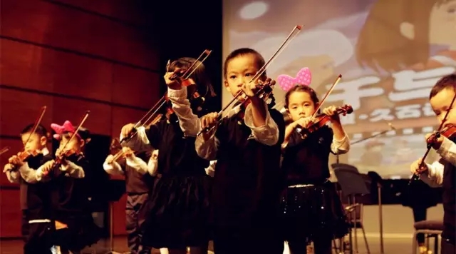 学习小提琴让孩子懂得坚持学会美的听觉艺术 学习小提琴让孩子懂得坚持学会美的听觉艺术