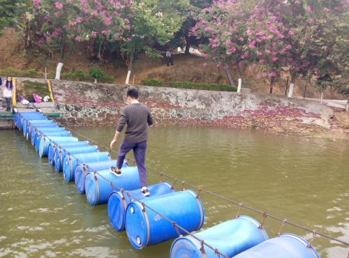水上圆桶木 水上圆桶木