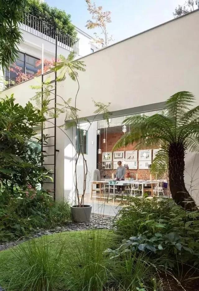 如果家庭条件允许,建议选择“下沉式”别墅庭院设计 如果家庭条件允许,建议选择“下沉式”别墅庭院设计