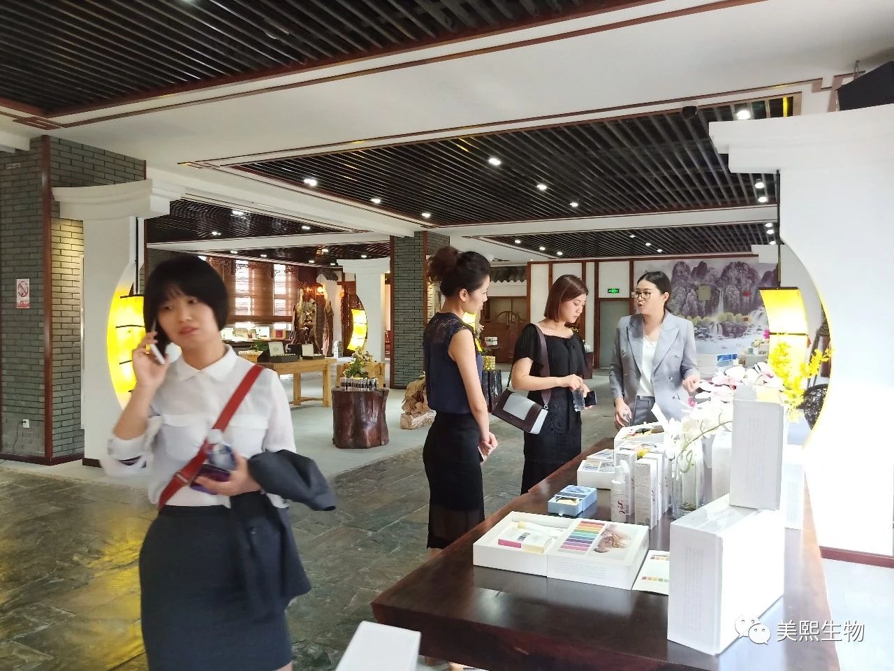 热烈欢迎浙江优茜娜郦娜总监 热烈欢迎浙江优茜娜郦娜总监