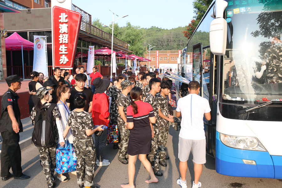 北京演艺专修学院2019级新生火热报名中~