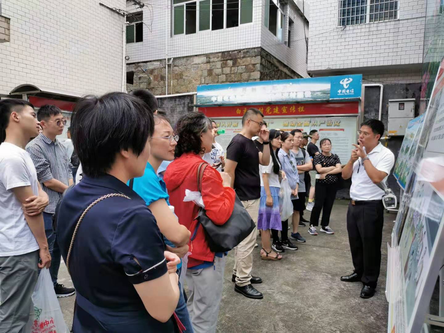 縱橫集團黨員赴廈門市同安區(qū)白交祠村開展“不忘初心、牢記使命”主題黨日活動