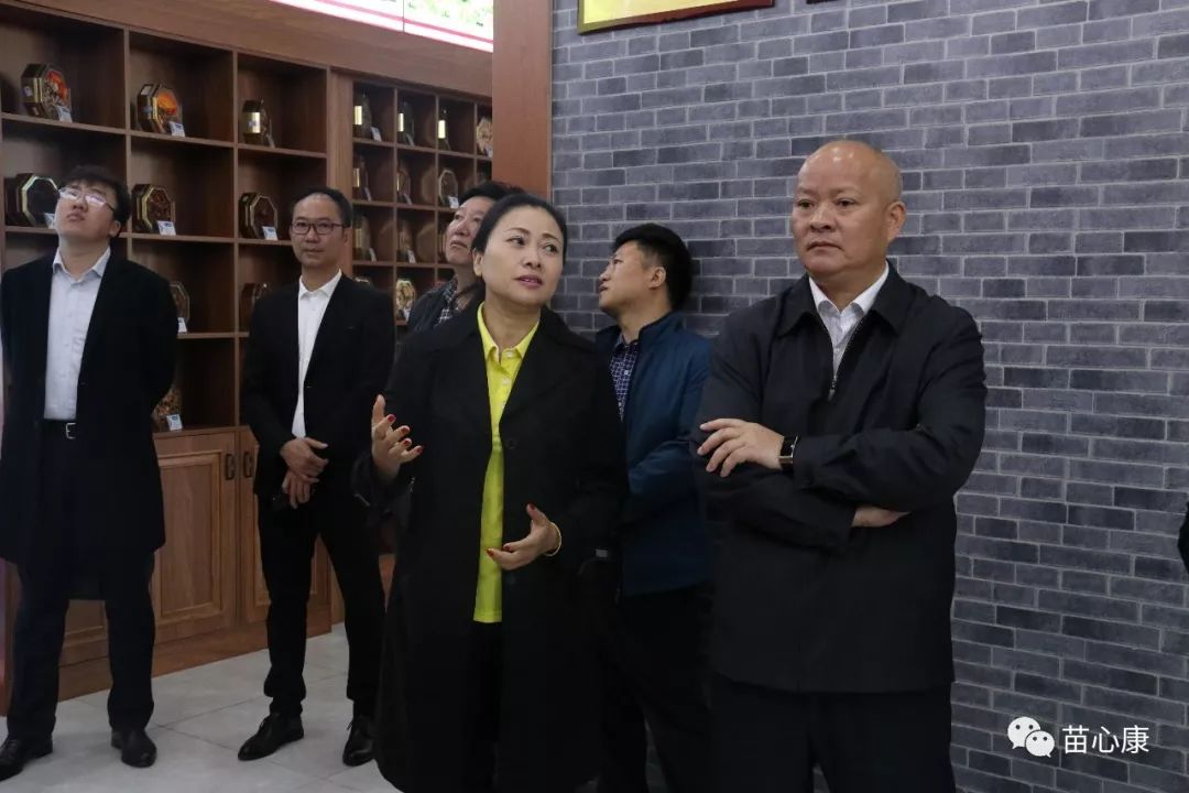深圳市商业联合会、深圳市苗太太生物科技有限公司、广东佳泰药业集团到苗心康企业作生物医药产业发展考察 深圳市商业联合会、深圳市苗太太生物科技有限公司、广东佳泰药业集团到苗心康企业作生物医药产业发展考察