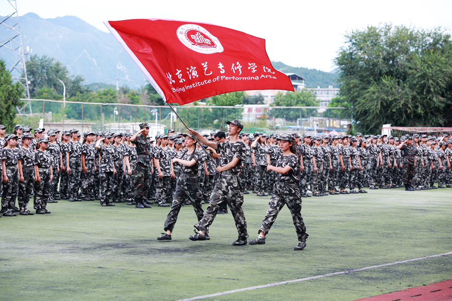 我院2019届新生军训检阅仪式暨表彰大会圆满落幕
