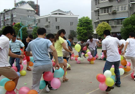 破冰游戏“踩气球”游戏玩法规则介绍 破冰游戏“踩气球”游戏玩法规则介绍