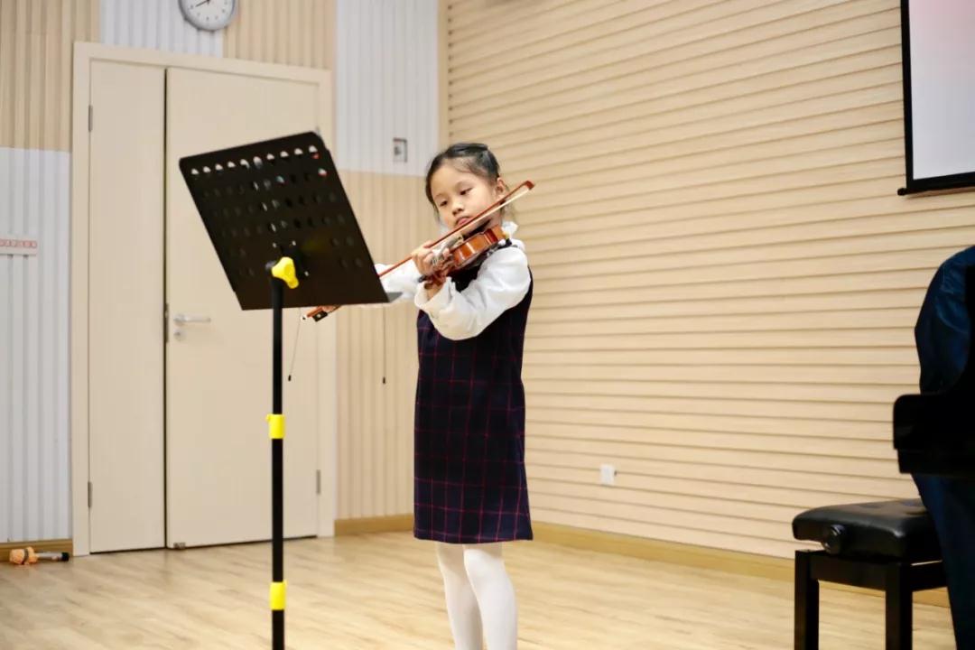 首席猫学小提琴六年,林睦梓的音乐成长故事 首席猫学小提琴六年,林睦梓的音乐成长故事