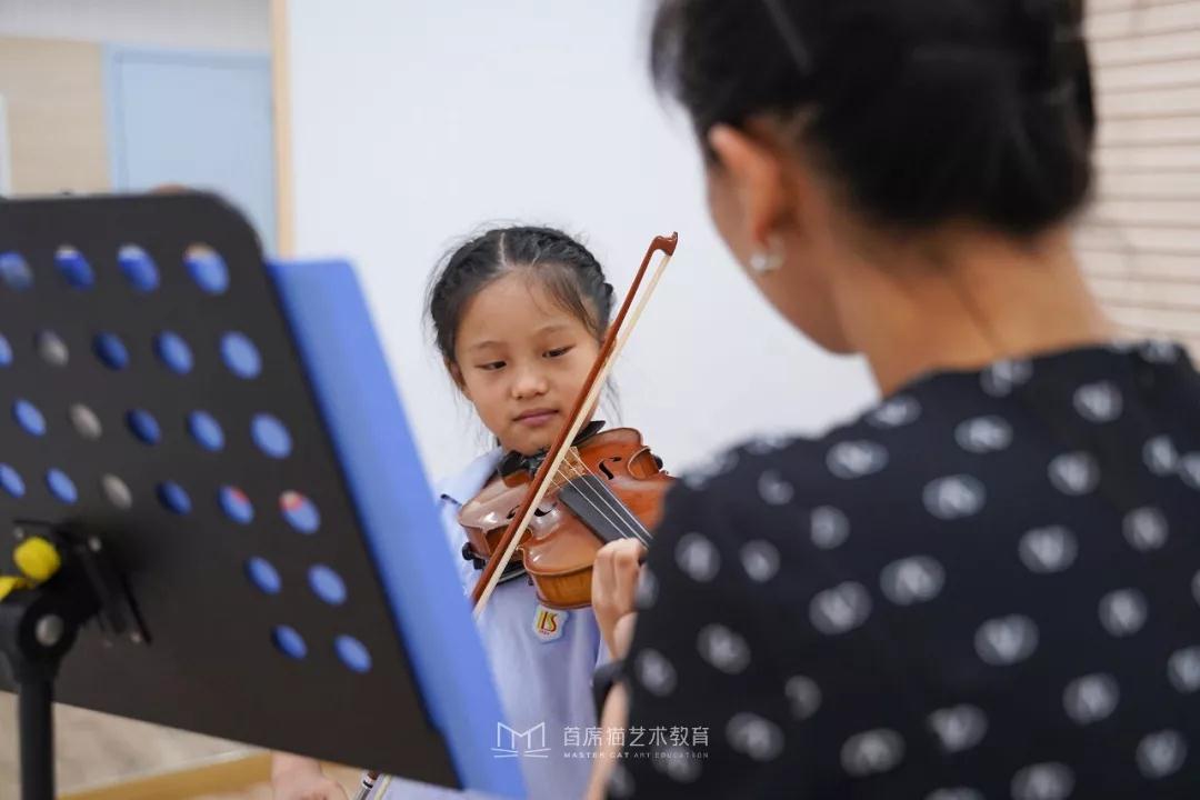 首席猫学小提琴六年,林睦梓的音乐成长故事 首席猫学小提琴六年,林睦梓的音乐成长故事