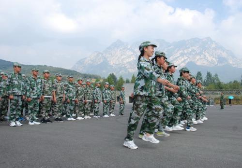 軍事訓練項目:齊步走 軍事訓練項目:齊步走