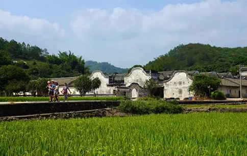 这就是为什么很多人一定要在老家盖房的原因 这就是为什么很多人一定要在老家盖房的原因