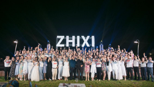 ZHIX全球新品发布会启幕 首款天然蛋白微针眼霜揭开神秘面纱