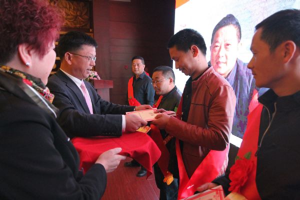 乐山巨星召开2016年首场鱼料分享会 乐山巨星召开2016年首场鱼料分享会