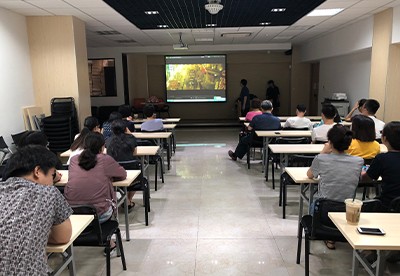 Carry out military-building viewing activities to promote the patriotic feelings of supporting the m