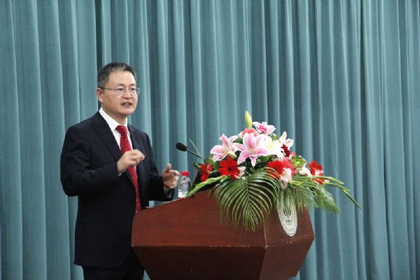 首秀大学演讲 倾倒川农学子——段利锋总裁“总裁之路”专场演讲引爆川农大 首秀大学演讲 倾倒川农学子——段利锋总裁“总裁之路”专场演讲引爆川农大