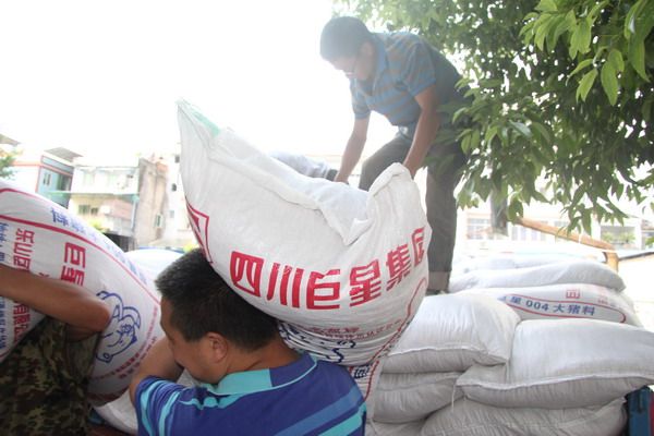 农业产业进灾区——集团2大项目、百吨饲料援助雅安地震灾区