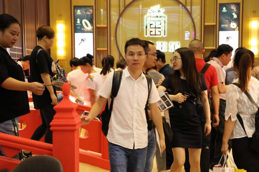逆风飞扬翘楚,古法黄金典范 ——“古法玺金”珠宝展札记 逆风飞扬翘楚,古法黄金典范 ——“古法玺金”珠宝展札记