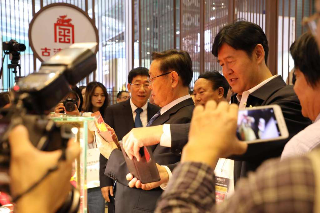 逆风飞扬翘楚,古法黄金典范 ——“古法玺金”珠宝展札记 逆风飞扬翘楚,古法黄金典范 ——“古法玺金”珠宝展札记