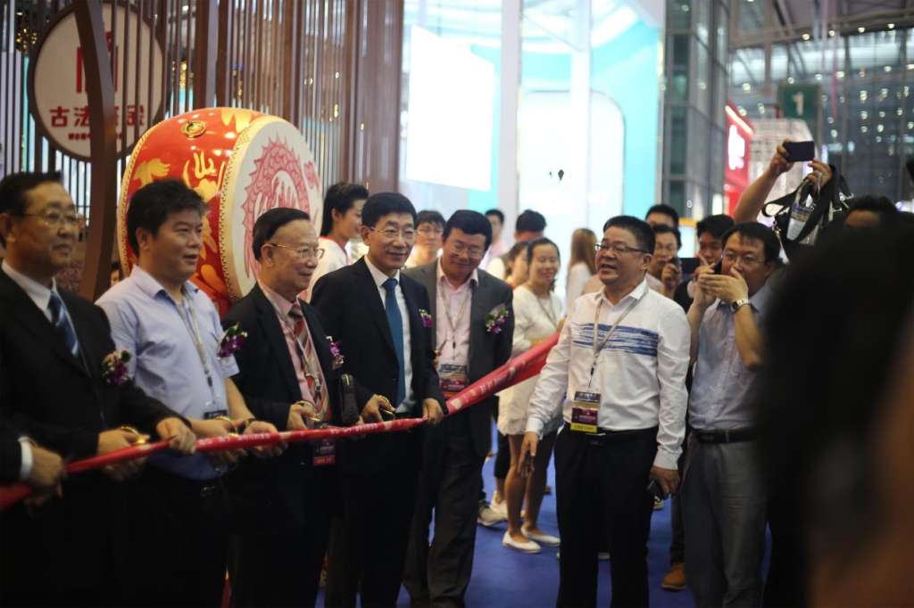 逆风飞扬翘楚,古法黄金典范 ——“古法玺金”珠宝展札记 逆风飞扬翘楚,古法黄金典范 ——“古法玺金”珠宝展札记