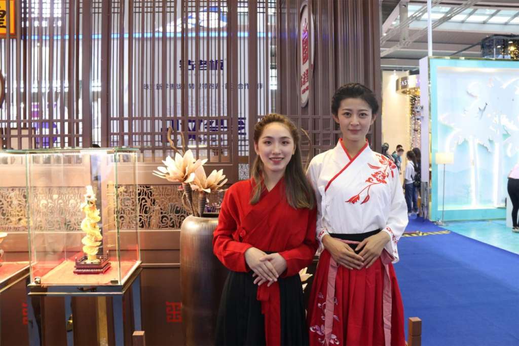 逆风飞扬翘楚,古法黄金典范 ——“古法玺金”珠宝展札记 逆风飞扬翘楚,古法黄金典范 ——“古法玺金”珠宝展札记