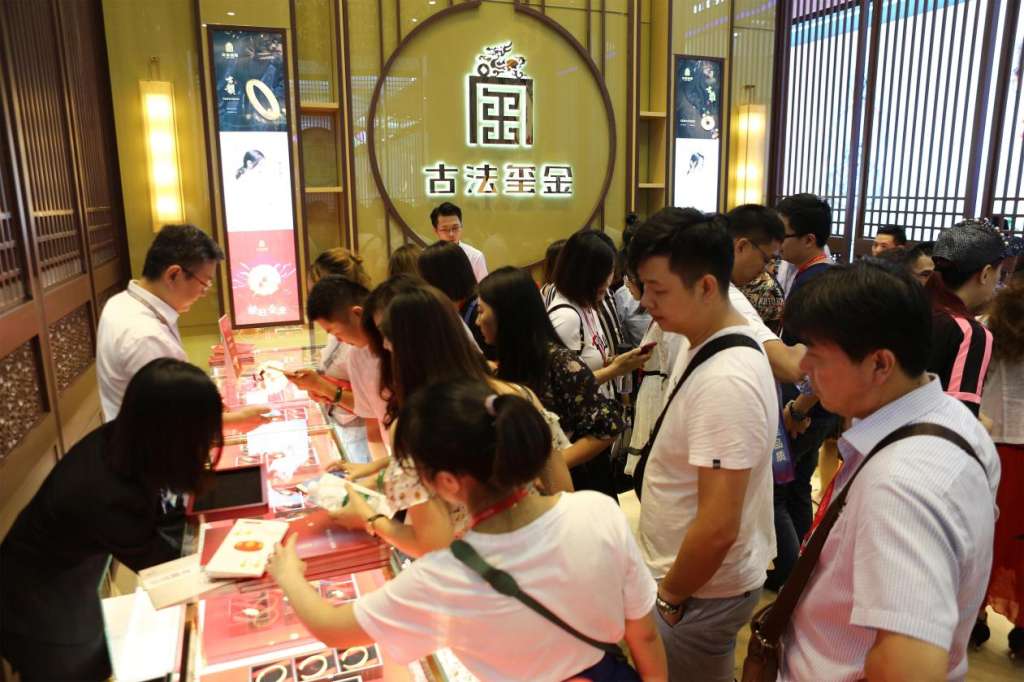 逆风飞扬翘楚,古法黄金典范 ——“古法玺金”珠宝展札记 逆风飞扬翘楚,古法黄金典范 ——“古法玺金”珠宝展札记