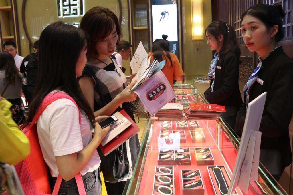 逆风飞扬翘楚,古法黄金典范 ——“古法玺金”珠宝展札记 逆风飞扬翘楚,古法黄金典范 ——“古法玺金”珠宝展札记