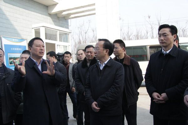 成都市副市长谢瑞武调研巨星农牧 成都市副市长谢瑞武调研巨星农牧