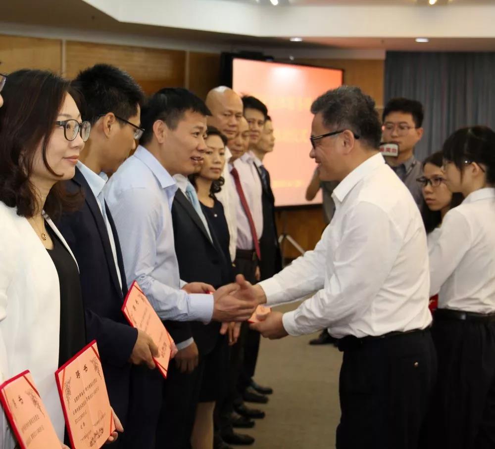 雄远喜讯丨我所叶秀雄主任律师受聘担任番禺区民营企业律师服务团成员 雄远喜讯丨我所叶秀雄主任律师受聘担任番禺区民营企业律师服务团成员