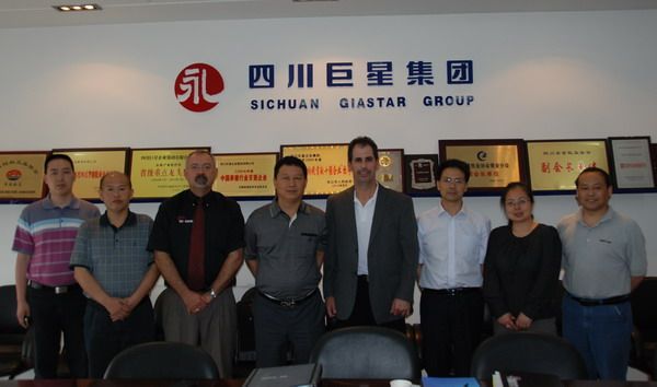 集团与加拿大加裕公司就种猪合作项目进行会谈 集团与加拿大加裕公司就种猪合作项目进行会谈