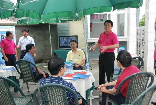 8月26日下午,四川农业大学校长郑有良,四川省畜牧食品局副局长姜文康