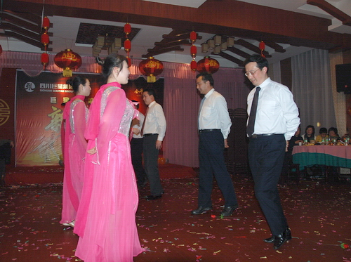 舞动的激情 巨星的风采——2009“巨星风采”新春舞会掠影 舞动的激情 巨星的风采——2009“巨星风采”新春舞会掠影