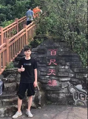 挑战自我，携手并进--记中海资本塘朗山团建