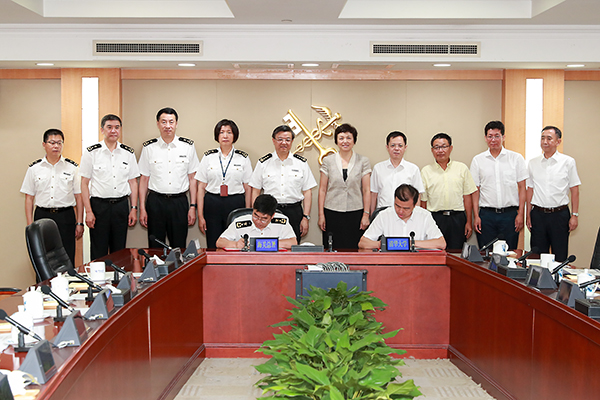 倪岳峰在署会见清华大学党委书记陈旭 倪岳峰在署会见清华大学党委书记陈旭