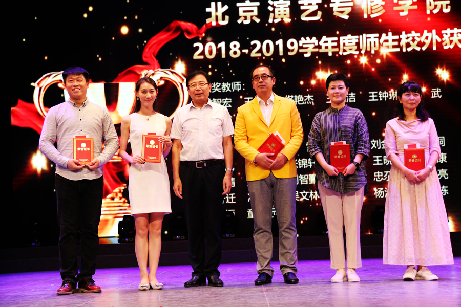 我院2019级新生开学典礼隆重举行