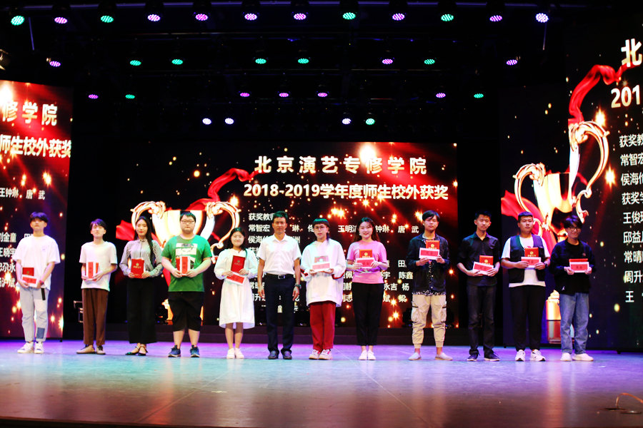我院2019级新生开学典礼隆重举行