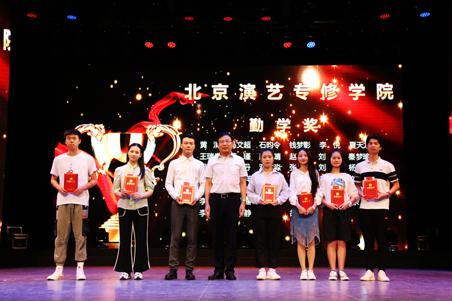 我院2019级新生开学典礼隆重举行