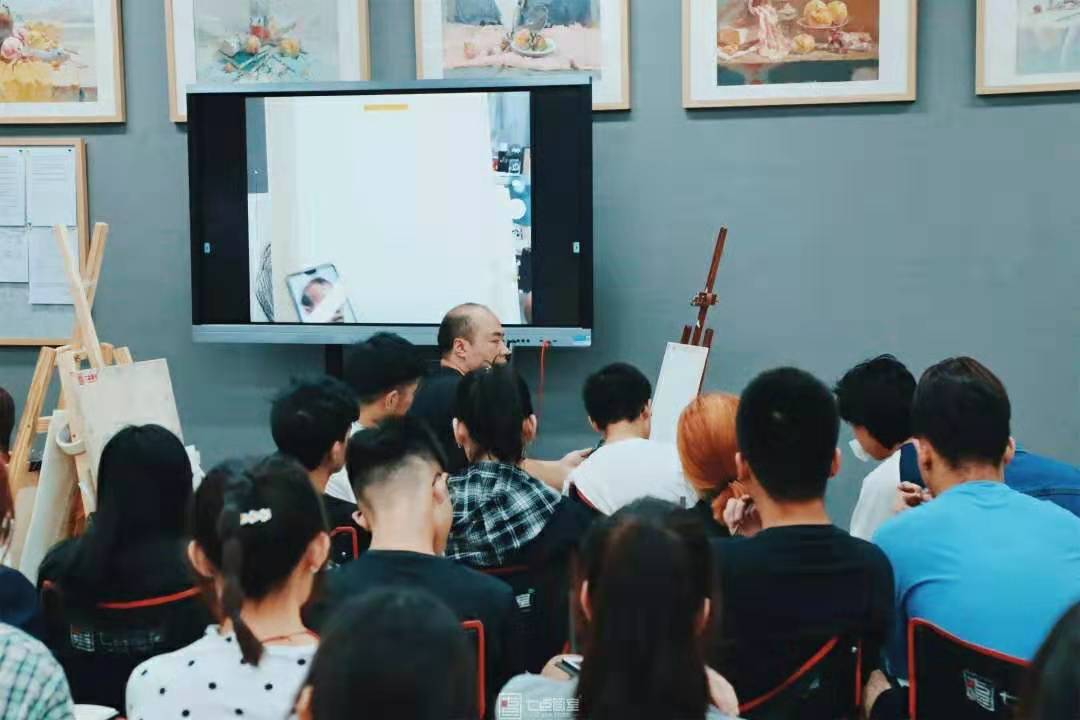 七点名师Big orange ▏人到中年会发胖,但依旧难以抵挡身上的光 七点名师Big orange ▏人到中年会发胖,但依旧难以抵挡身上的光
