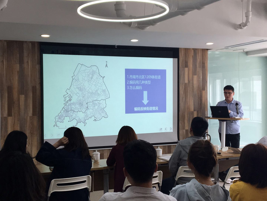 我院举办学术报告会,邀请山建大穆启鹏博士和我院杜臣昌博士解读《青岛市街道设计导则》 我院举办学术报告会,邀请山建大穆启鹏博士和我院杜臣昌博士解读《青岛市街道设计导则》