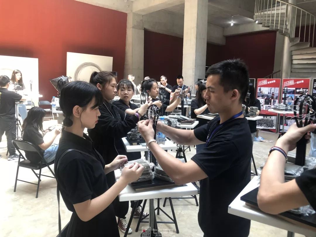 我们一起在美术馆“玩泥巴” 我们一起在美术馆“玩泥巴”