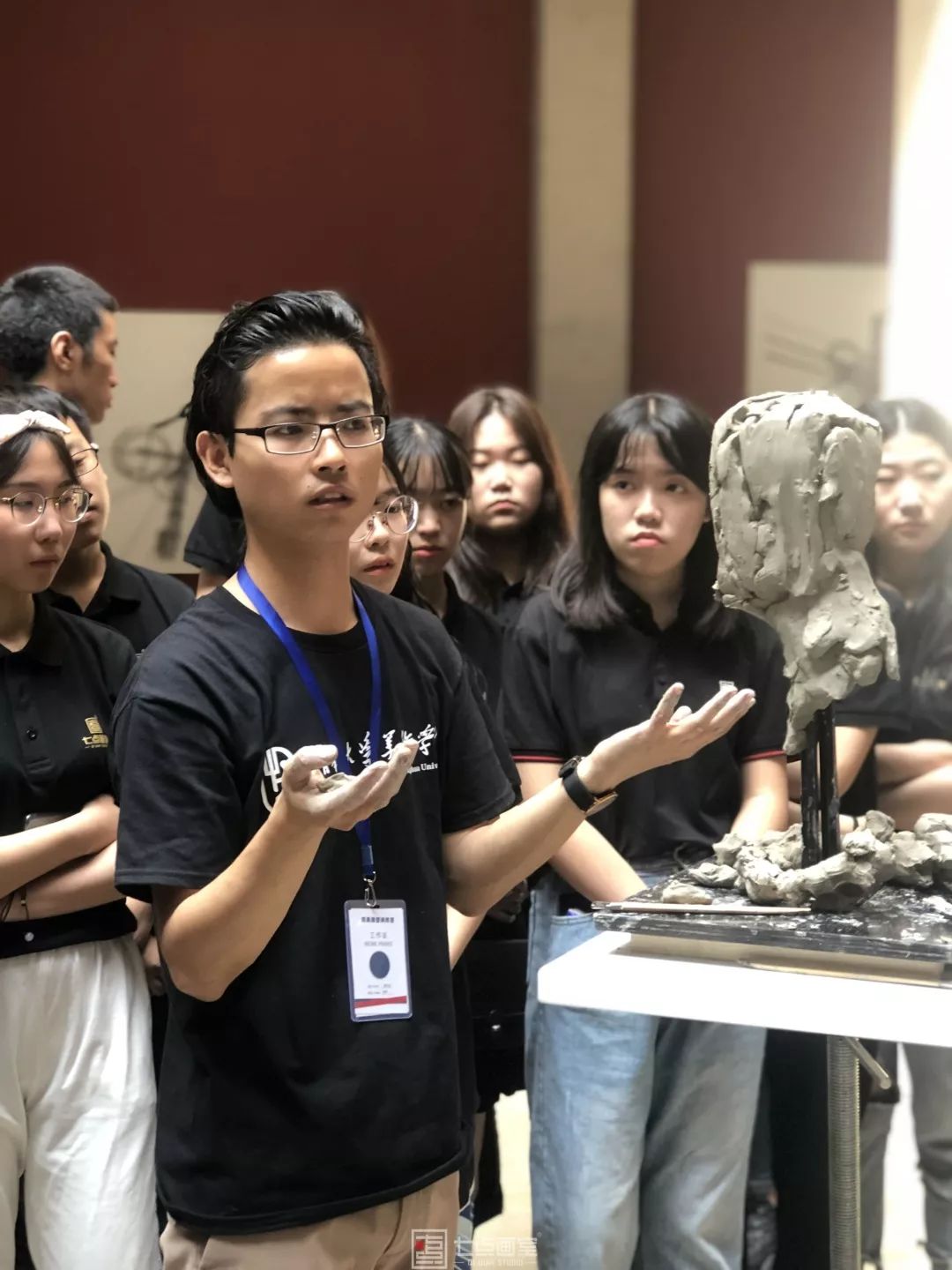 我们一起在美术馆“玩泥巴” 我们一起在美术馆“玩泥巴”