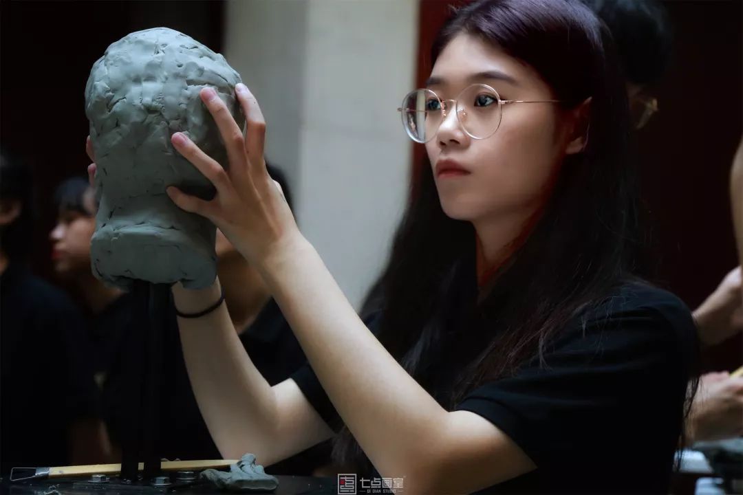 我们一起在美术馆“玩泥巴” 我们一起在美术馆“玩泥巴”
