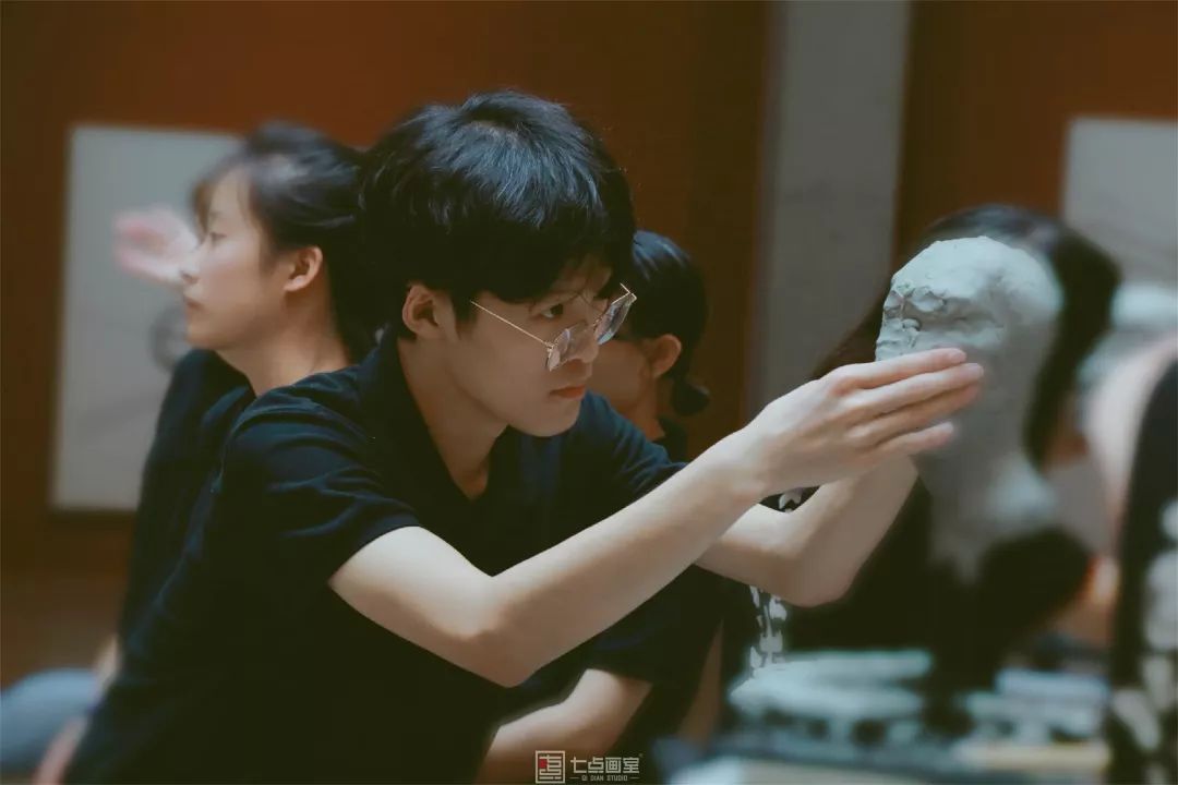 我们一起在美术馆“玩泥巴” 我们一起在美术馆“玩泥巴”