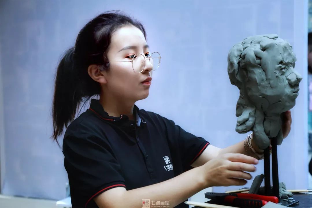 我们一起在美术馆“玩泥巴” 我们一起在美术馆“玩泥巴”