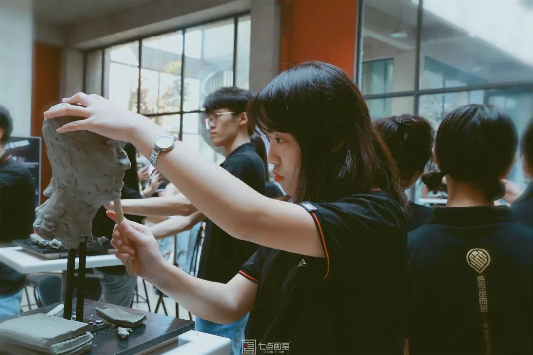 我们一起在美术馆“玩泥巴” 我们一起在美术馆“玩泥巴”