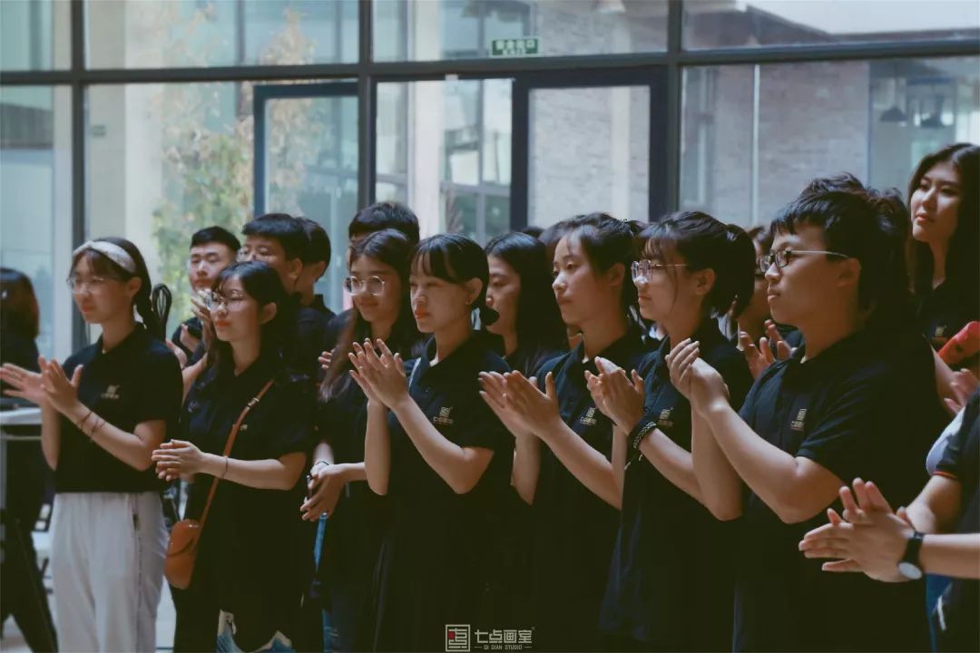 我们一起在美术馆“玩泥巴” 我们一起在美术馆“玩泥巴”