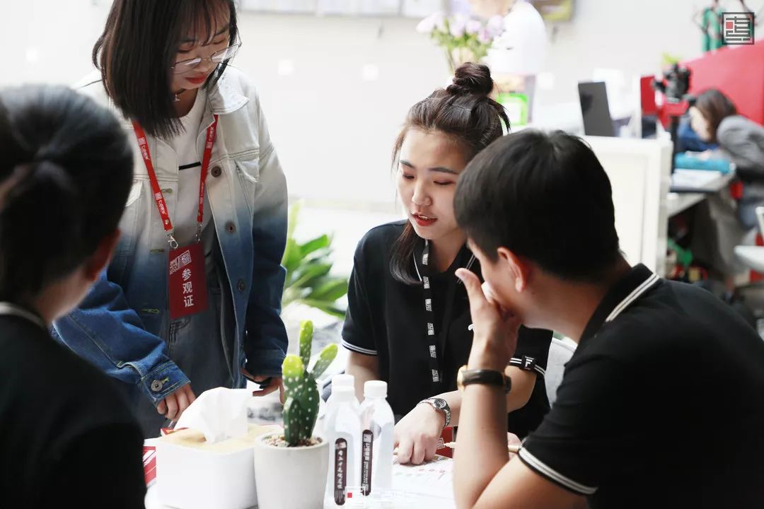 那个经常回复我们私信的小七老师究竟是何方神圣? 那个经常回复我们私信的小七老师究竟是何方神圣?