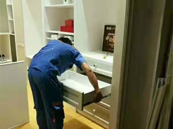 衣柜推拉门轨道安装流程详细介绍 衣柜推拉门轨道安装流程详细介绍