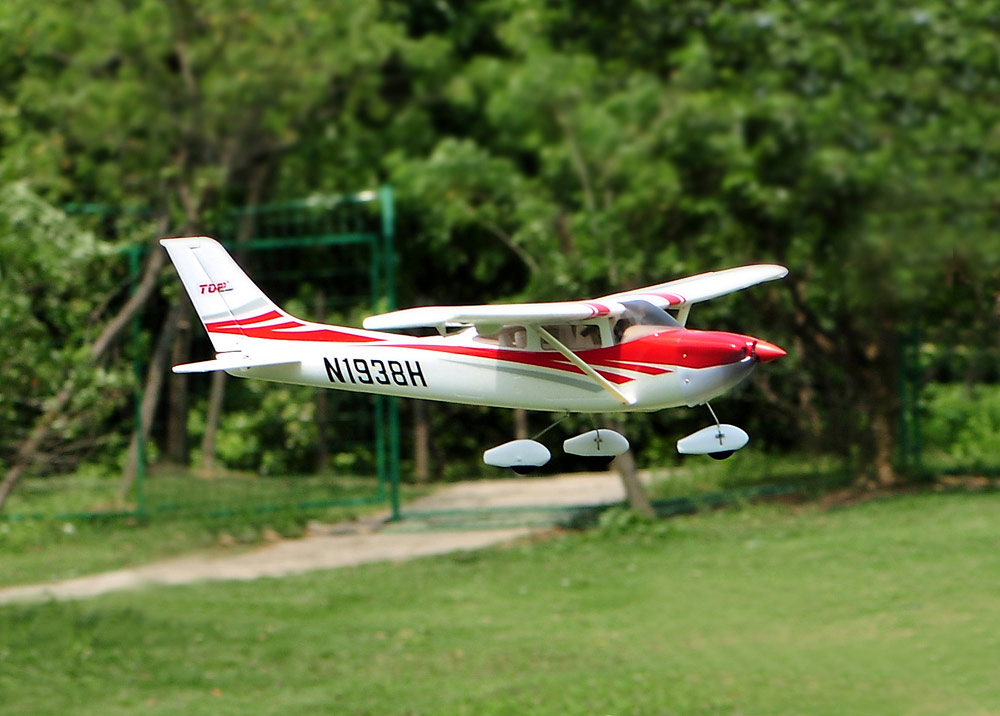 TOP  RC  965MM  Cessna 182